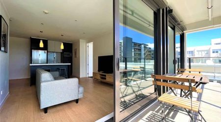 Exceptional City Living - Fully Furnished 2 Bedroom, 2 Bathroom + Balcony - Photo 2
