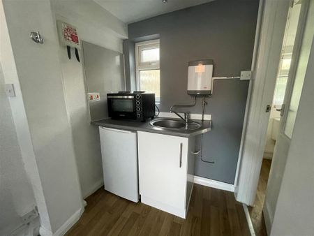 Studio to rent - Photo 3