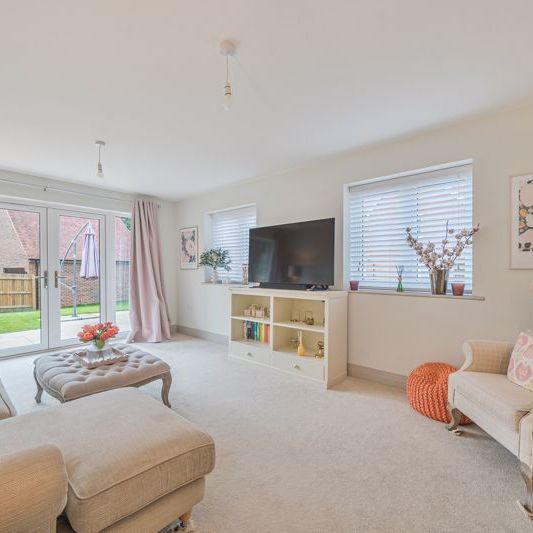 Blundell Drive, Haslemere - 3 bedrooms Property for lettings - Seymours - Photo 1