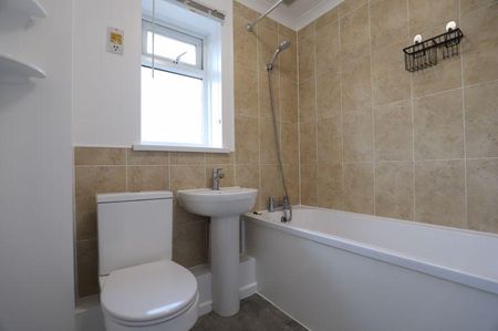 2 bedroom semi-detached house to rent - Photo 4