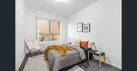 Bright two -Bedroom Apartment in Prime Carlisle Street Location - Photo 4