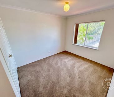 Spacious Three-Bedroom Townhouse with Convenient City Access - Photo 4