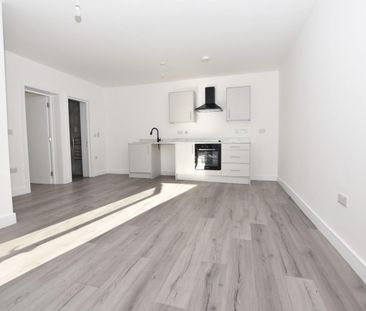 2 bedroom Flat To Let - Photo 2