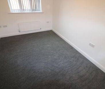 3 bedroom end of terrace house to rent - Photo 2