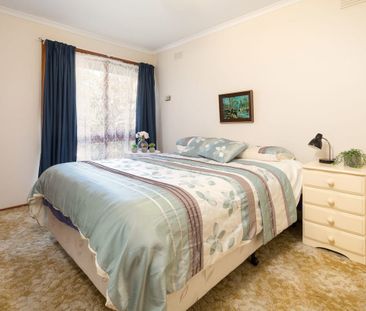 Four bedroom Family home in quite part of Wodonga - Photo 2