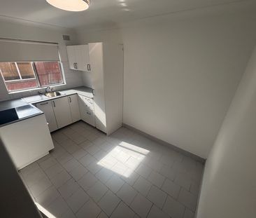 Modern & Convenient 2-Bedroom Unit – Updated & Ready to Move In! - Photo 5