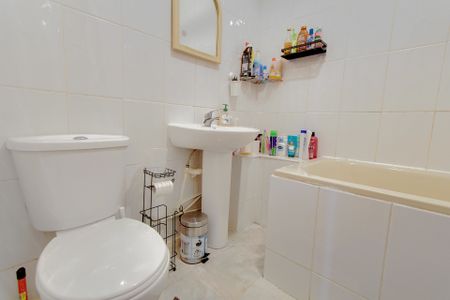 Lower Addiscombe Road, Croydon, CR0 - Photo 5