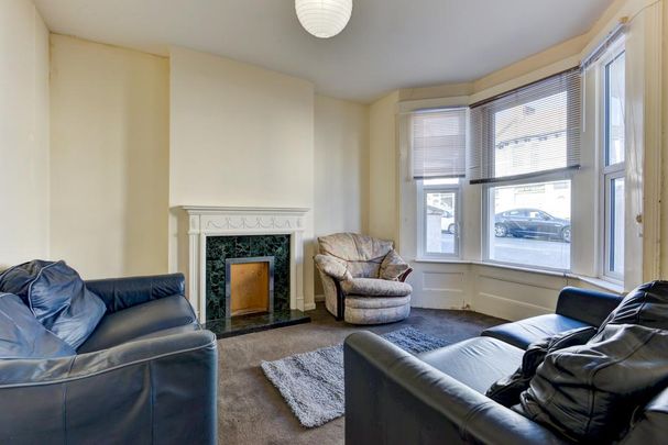 8 bedroom house to rent - Photo 1