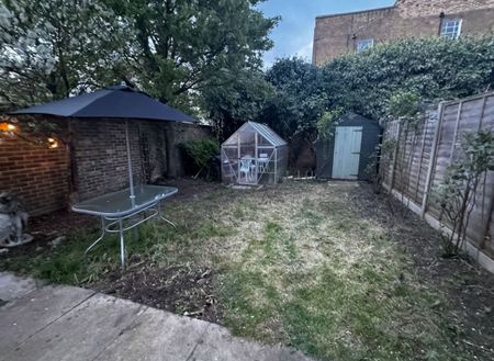 4 Bed Terraced House, Turner Close, SW9 - Photo 5