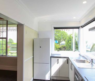 Spacious Family Home - Photo 2