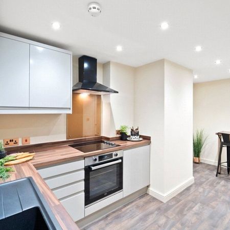 High Street, Hucknall, Nottingham, Nottinghamshire, NG15 - Photo 4