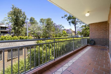 Modern Apartment with Expansive Wrap-Around Balcony – Prime Hornsby Location - Photo 2
