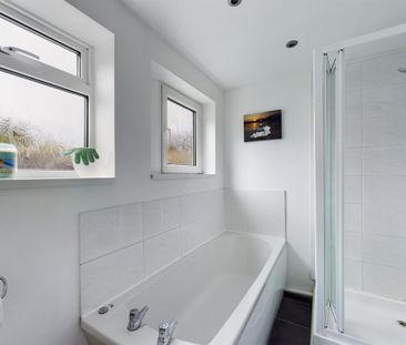 2 bedroom terraced house to rent - Photo 4