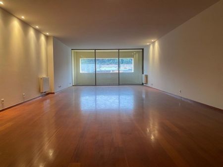 3 room luxury Apartment for rent in Porto, Portugal - Photo 3