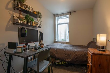 Our largest top-of-the-range house - spacious, stylish, and in the very best of locations. - Photo 5