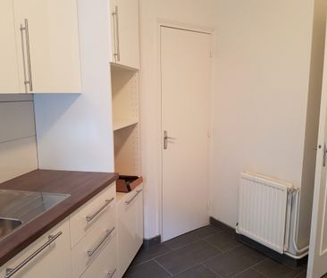 Location Appartement 5 pièces 123m² NEUILLY SUR SEINE 92200 - Photo 4