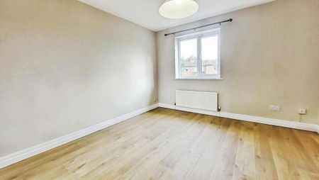 4 bedroom semi-detached house to rent - Photo 4