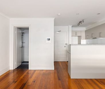 Modern home with warehouse-style loft design - Photo 6