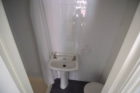 To Let 1 Bed Flat - Photo 4