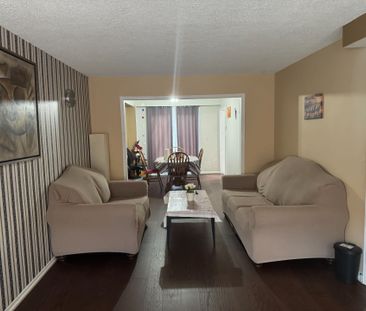 For Lease - 5364 Champlain Trail, Mississauga, Ontario - Photo 2