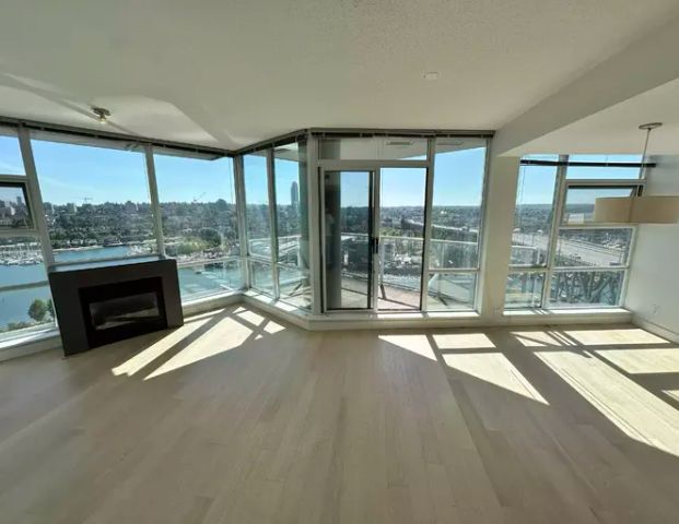 Luxury Waterfront Condo, Air-Conditioned! | 638 Beach Crescent, Vancouver - Photo 1