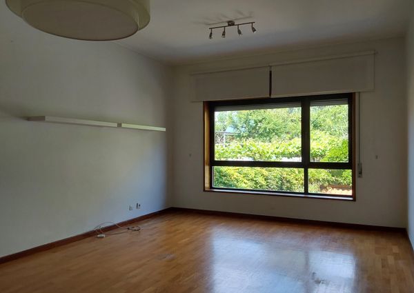 Simpático Apartamento T2 para Arrendamento junto à Foz do Douro