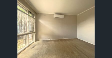 Well-Presented 2 Bedroom Villa with Courtyard - Photo 2