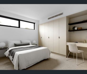 STUNNING FAMILY HOME BY THE BAY - Photo 6