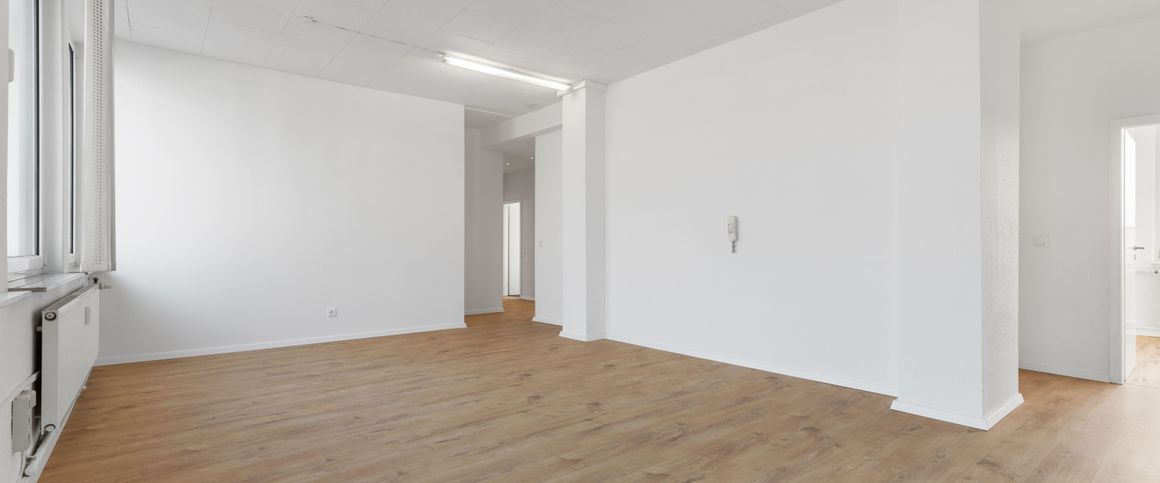 Renovierte, attraktive Wohnung/Büro-/Praxisfläche in zentraler Lage - Photo 1