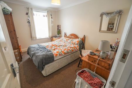 3 Bedroom Flat To Rent in Winton - £1,590 pcm Tenancy Info - Photo 5