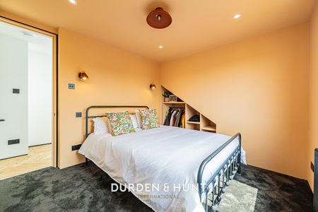 Nightingale Lane, Wanstead - Photo 2