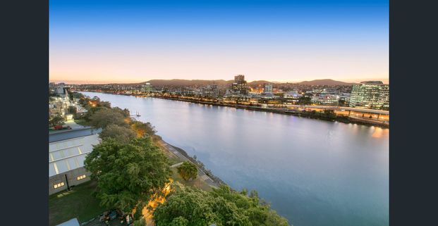 Comfortable Furnished 2 Bedroom + 2 Bathroom + Car Park Apartment at $930 per week + $20 Furniture rent - Photo 1