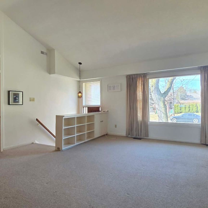 For Lease - 42 Jubilee Crescent Unit# Mainfloor, Toronto, Ontario - Photo 1