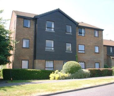 Kingfisher Drive, Guildford, Surrey, GU4 - Photo 3