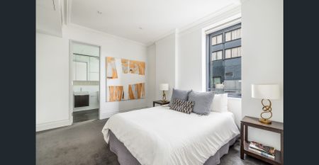 Renovated Art Deco sophistication in The Hampton - Photo 4