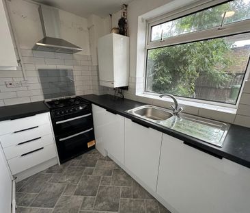 3 bedroom terraced house to rent - Photo 4