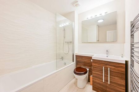 3 bedroom semi-detached house to rent - Photo 4