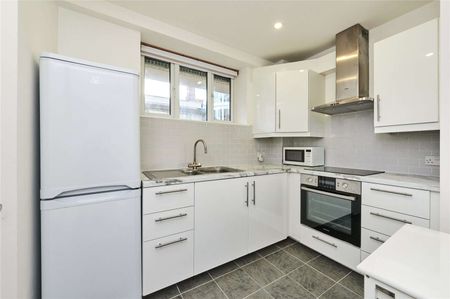 Large two bedroom apartment set only 0.1 from the Underground station and Paddington Recreation Ground - Photo 4