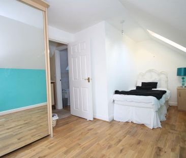 4 bedroom detached house to rent - Photo 2