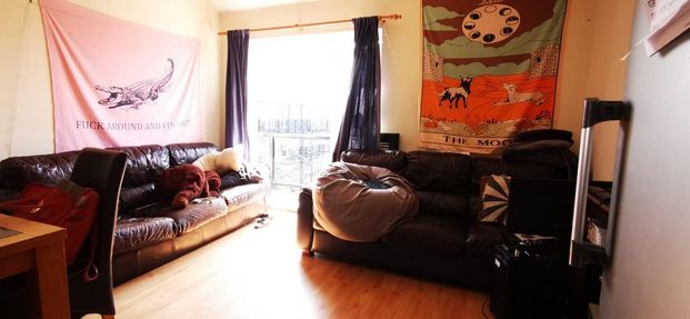 6 bedroom townhouse to rent - Photo 1