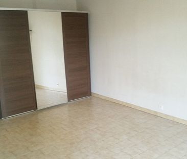 Appartement 1 pièces 25m2 MARSEILLE 8EME 531 euros - Photo 1