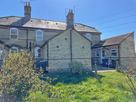 2 bedroom cottage to rent - Photo 2