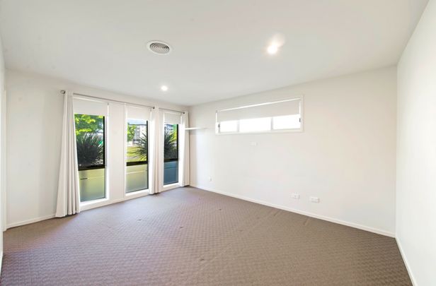 Stylish and Spacious 4 Family Home in Prime Position - Photo 1