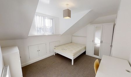 Spacious 5-Bedroom Student House with Modern Amenities - Photo 2