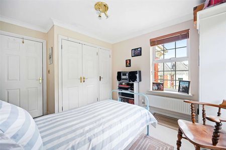 A two bedroom, two bathroom bright and spacious first floor apartment with lift access and two allocated parking spaces situated on this popular development. Available now. - Photo 4