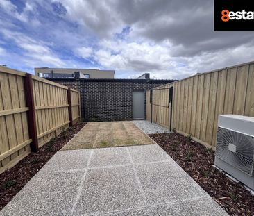 Stylish and Modern Townhouse in Aintree - Photo 5