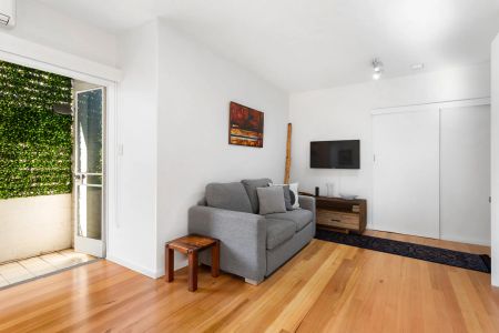 Quiet, Light-Filled Two-Bedroom Apartment Steps from Hawksburn Village - Photo 2