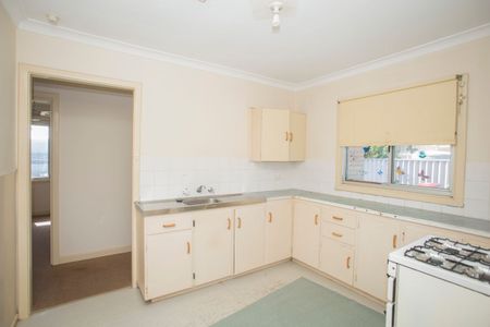 Affordable home on large block - Photo 4