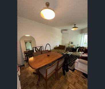 Cosy One-Bedroom in leafy in North Melbourne - Photo 1