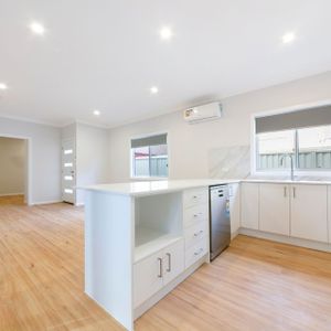 Stylish 2 Bedroom Granny Flat - Photo 2